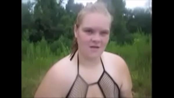 Heiße fette Teen bekommt ihre fette Teen Pussy draußen gefickt