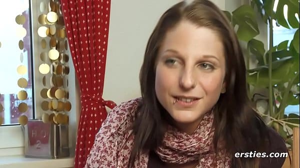 Deutsches Teen Sara ist geil auf sich selber